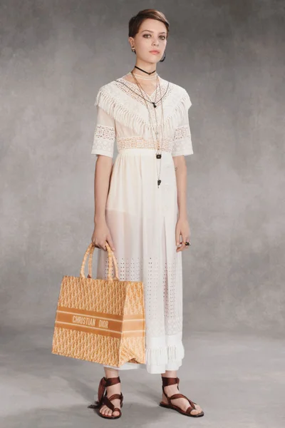 Look 10